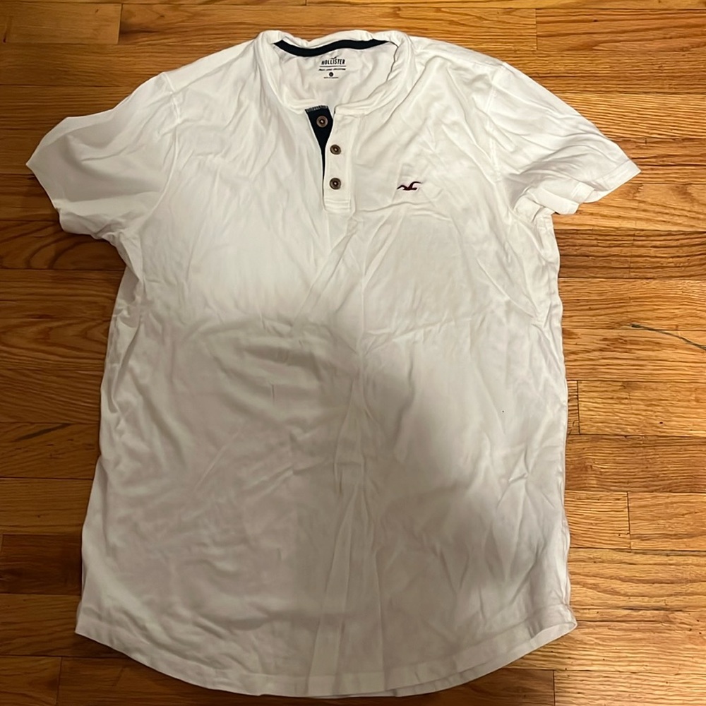Men’s Hollister t shirt